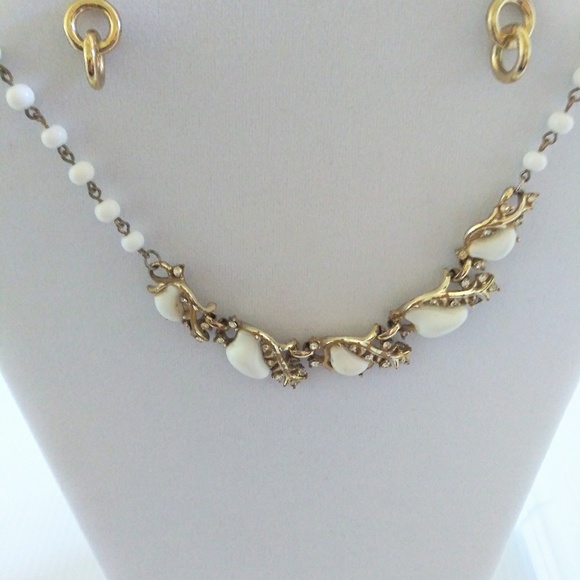 Vintage White and Gold leaf Choker - Picture 6 of 7